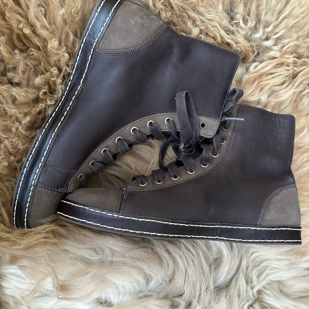 Ugg Dark Brown High-Top Leather Boots men’s 7 ladies 9 new without tags